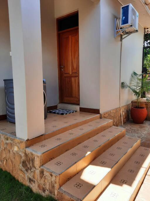Ellyz Home Stay Moshi Esterno foto