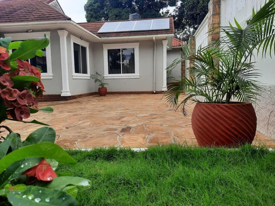 Ellyz Home Stay Moshi Esterno foto